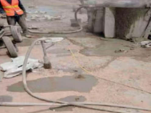 扬中水泥混凝土路面板底注浆技术 路面脱空注浆整治方案